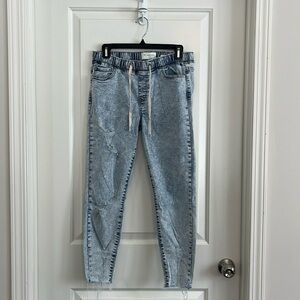 Regeneration acid wash distressed pullon jeans size medium
